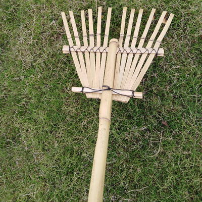 El jardín hecho a mano del rastrillo de bambú natural rastrilla la ayuda de la grada modificada para requisitos particulares