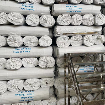 Moso rema a postes de bambú que los bastones estacan los palillos que cultivan la decoración que cultiva un huerto de la ayuda